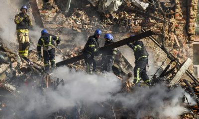 Въздушна тревога обявиха в цяла Украйна: Руска ракета удари жилищна сграда