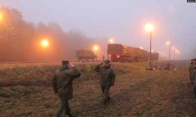 "Готови на всичко". В Беларус пристигнаха първите руски войскиж